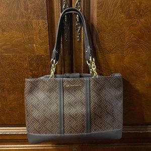 Brand new never used Liz Claiborne hand bag. Brown with gold hardware.